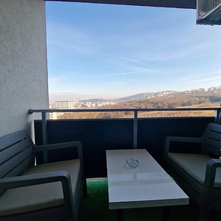 Gray Apartment Nearby Amethyst & Vivo Mall Floreşti Buitenkant foto