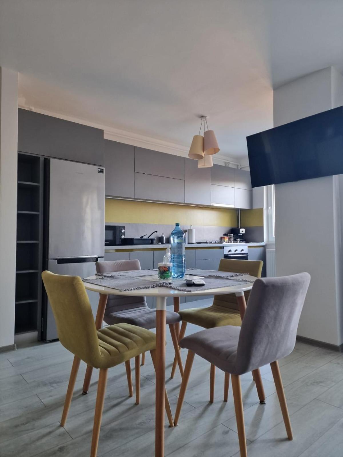 Gray Apartment Nearby Amethyst & Vivo Mall Floreşti Buitenkant foto
