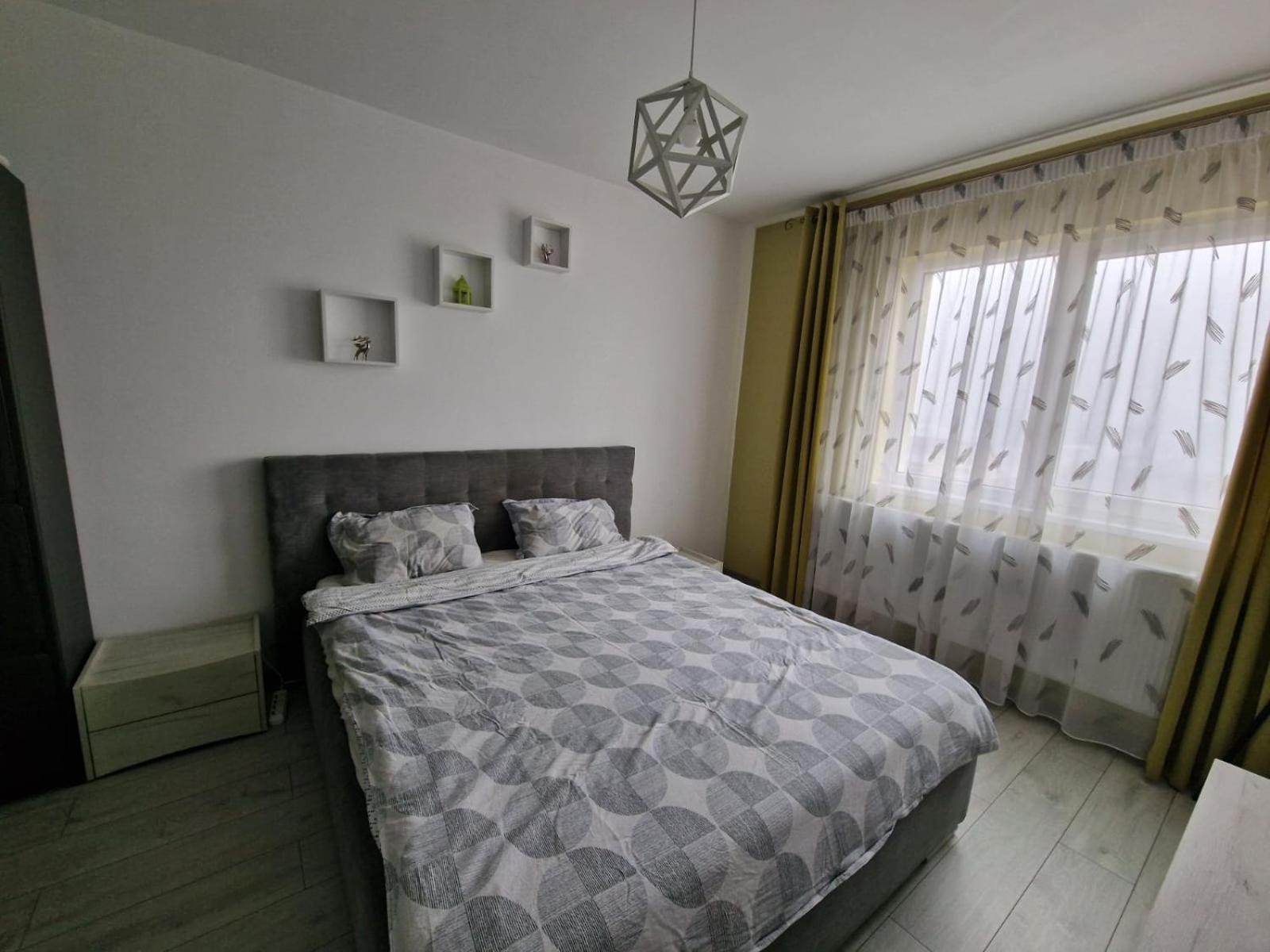 Gray Apartment Nearby Amethyst & Vivo Mall Floreşti Buitenkant foto